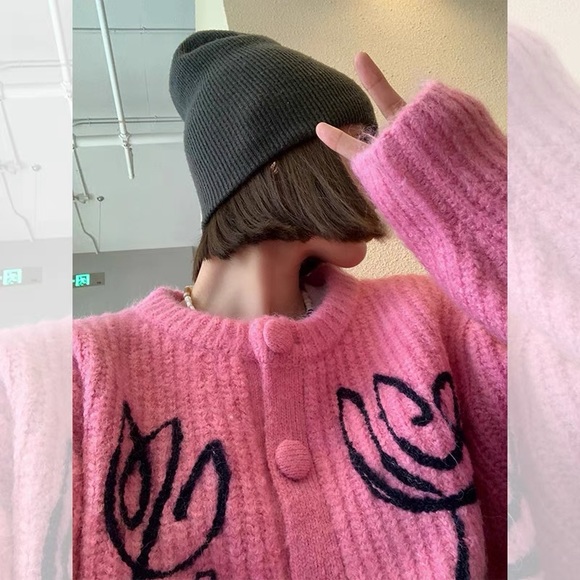 Pink sweater - Picture 2 of 4